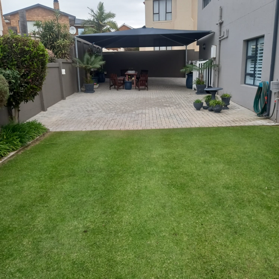 4 Bedroom Property for Sale in Menkenkop Western Cape
